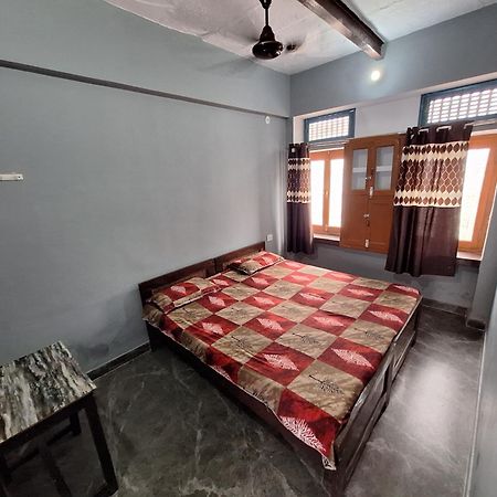Vishnu Rest House Benares Buitenkant foto