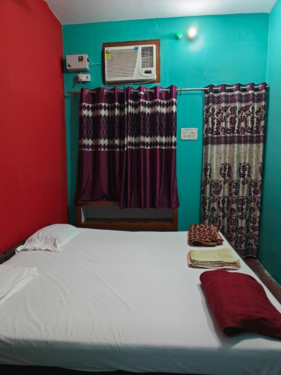 Vishnu Rest House Benares Buitenkant foto