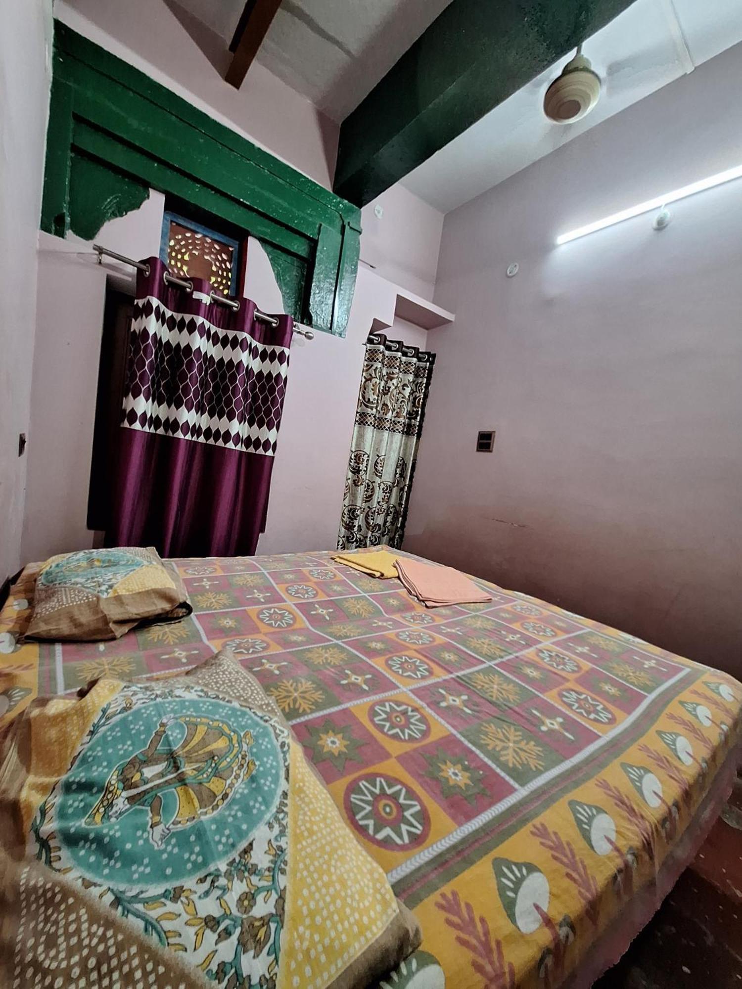 Vishnu Rest House Benares Buitenkant foto