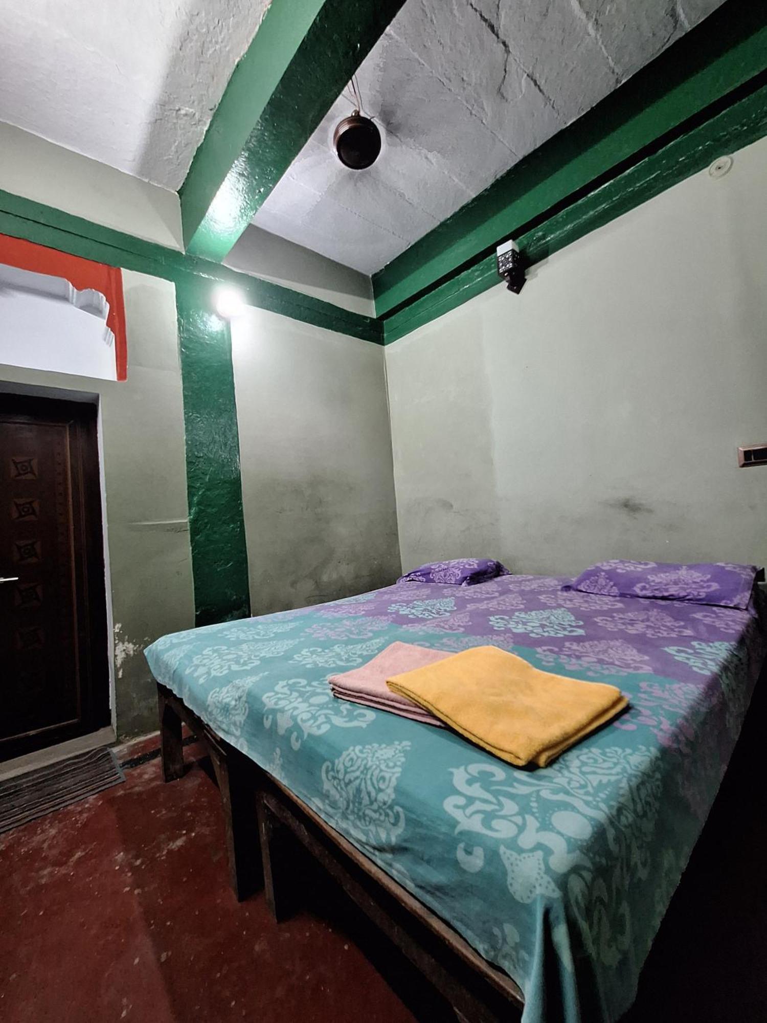 Vishnu Rest House Benares Buitenkant foto