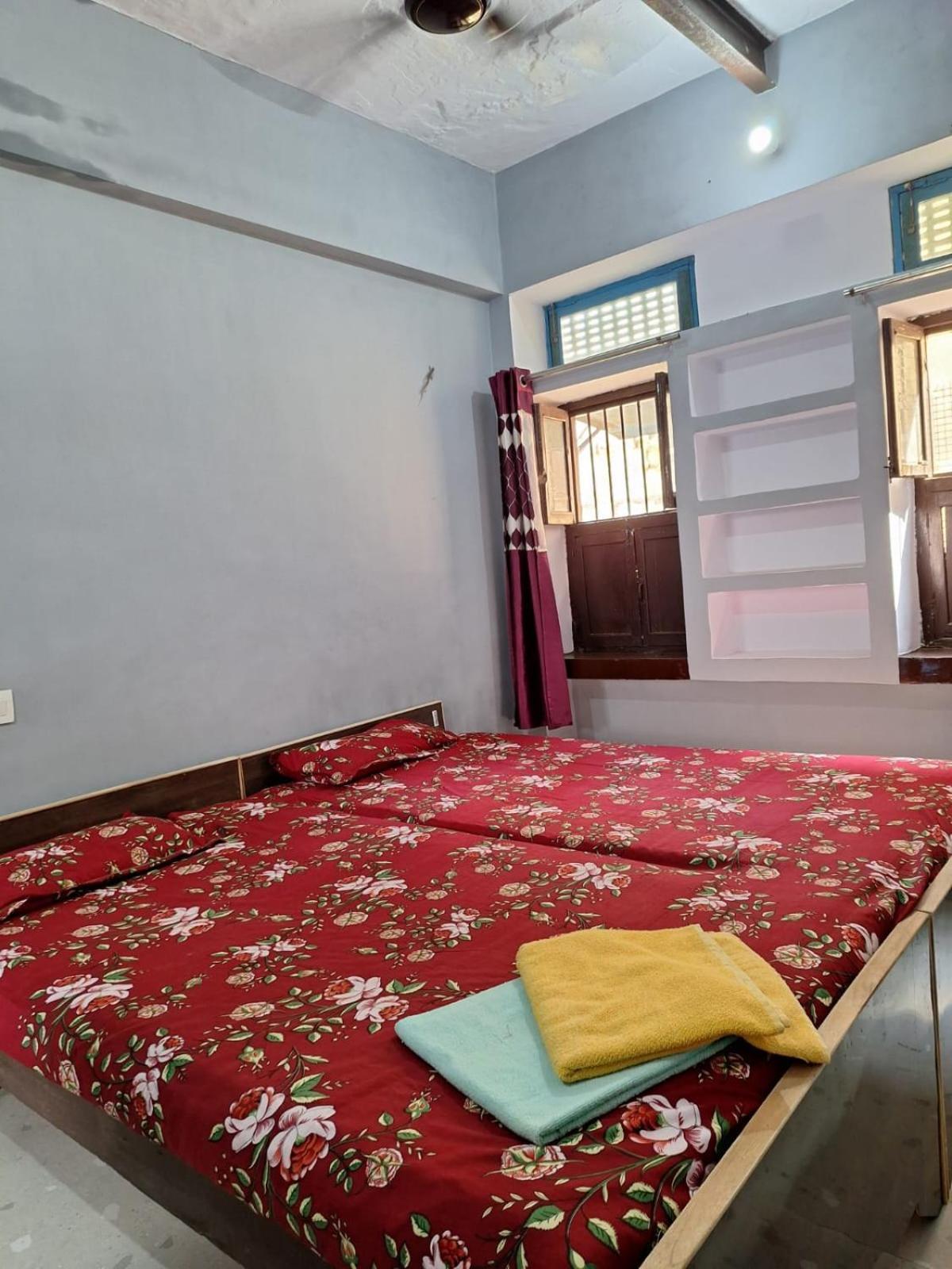 Vishnu Rest House Benares Buitenkant foto